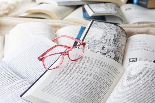 Livres et lunettes
